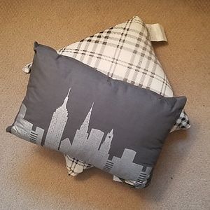 Decorative Pillows Set